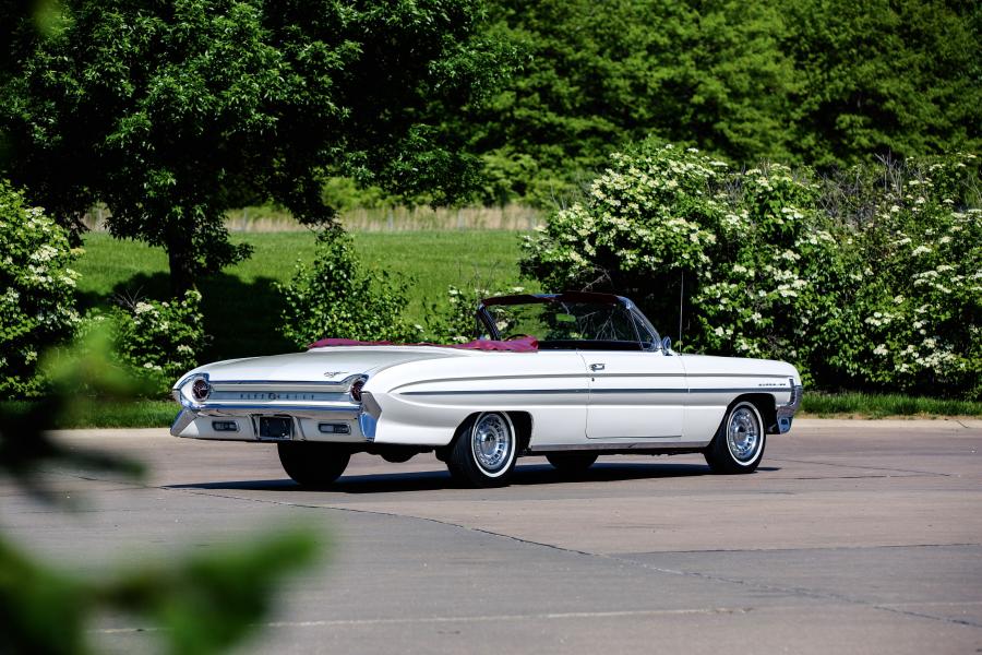  Oldsmobile Super 88 Convertible (3567) 1961 года  (фото 8 из 17)